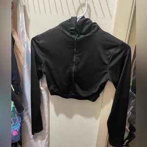 Cropped long sleeve athletic style shirt